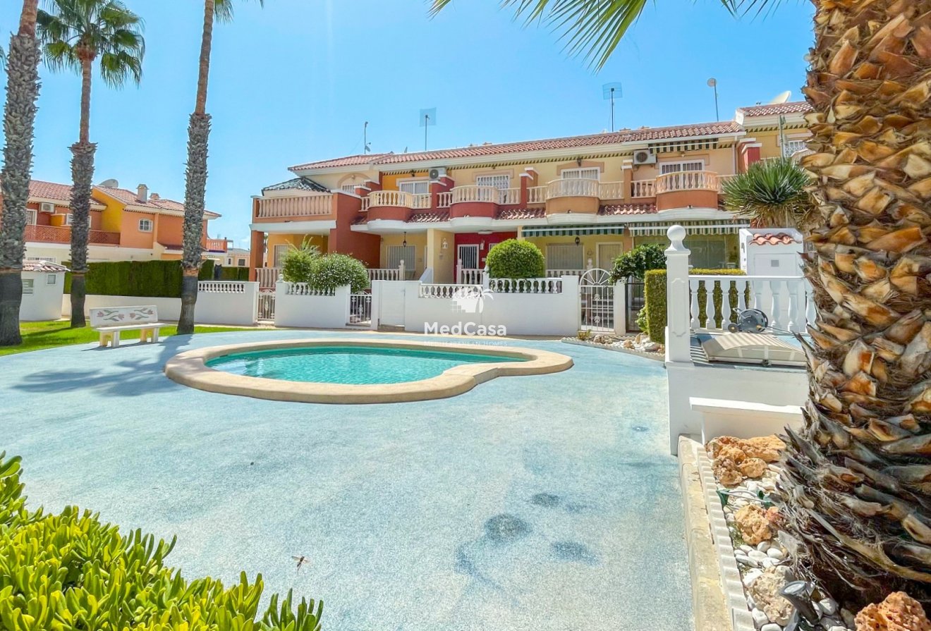Resale - Townhouse -
Ciudad Quesada - Doña Pepa