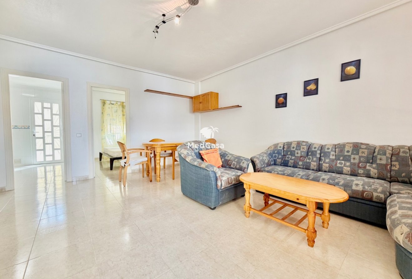 Resale - Townhouse -
Ciudad Quesada - Doña Pepa