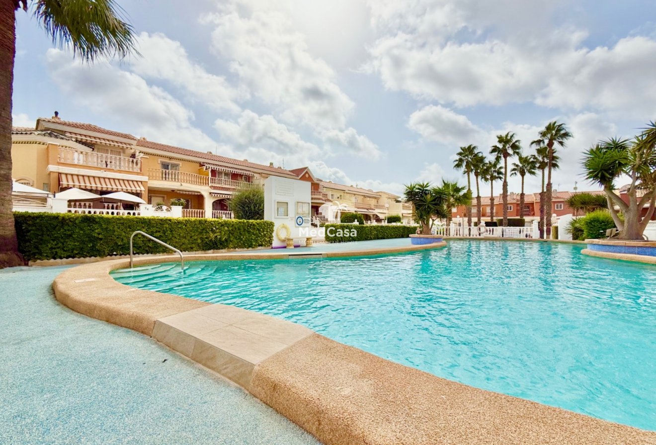 Resale - Townhouse -
Ciudad Quesada - Doña Pepa