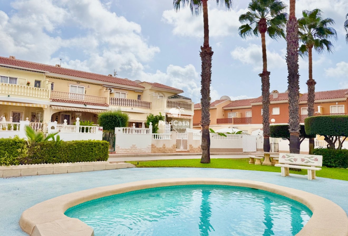 Resale - Townhouse -
Ciudad Quesada - Doña Pepa