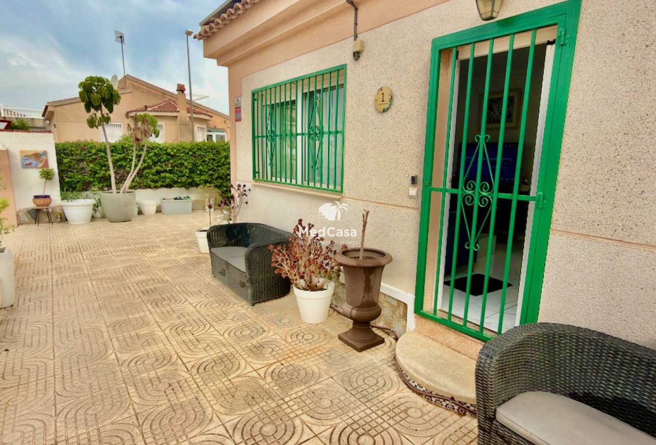 Segunda mano - Villa -
Ciudad Quesada - Rojales