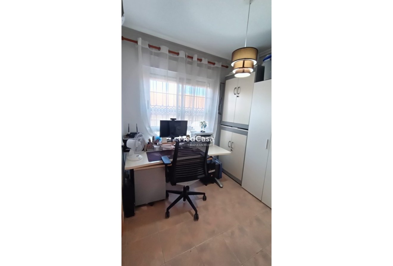 Resale - Townhouse -
Guardamar del Segura - Urbanizaciones