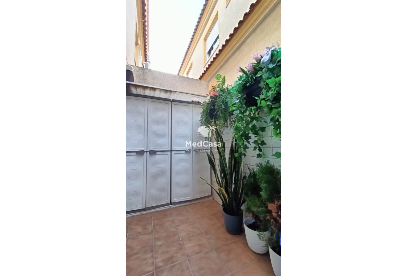 Resale - Townhouse -
Guardamar del Segura - Urbanizaciones