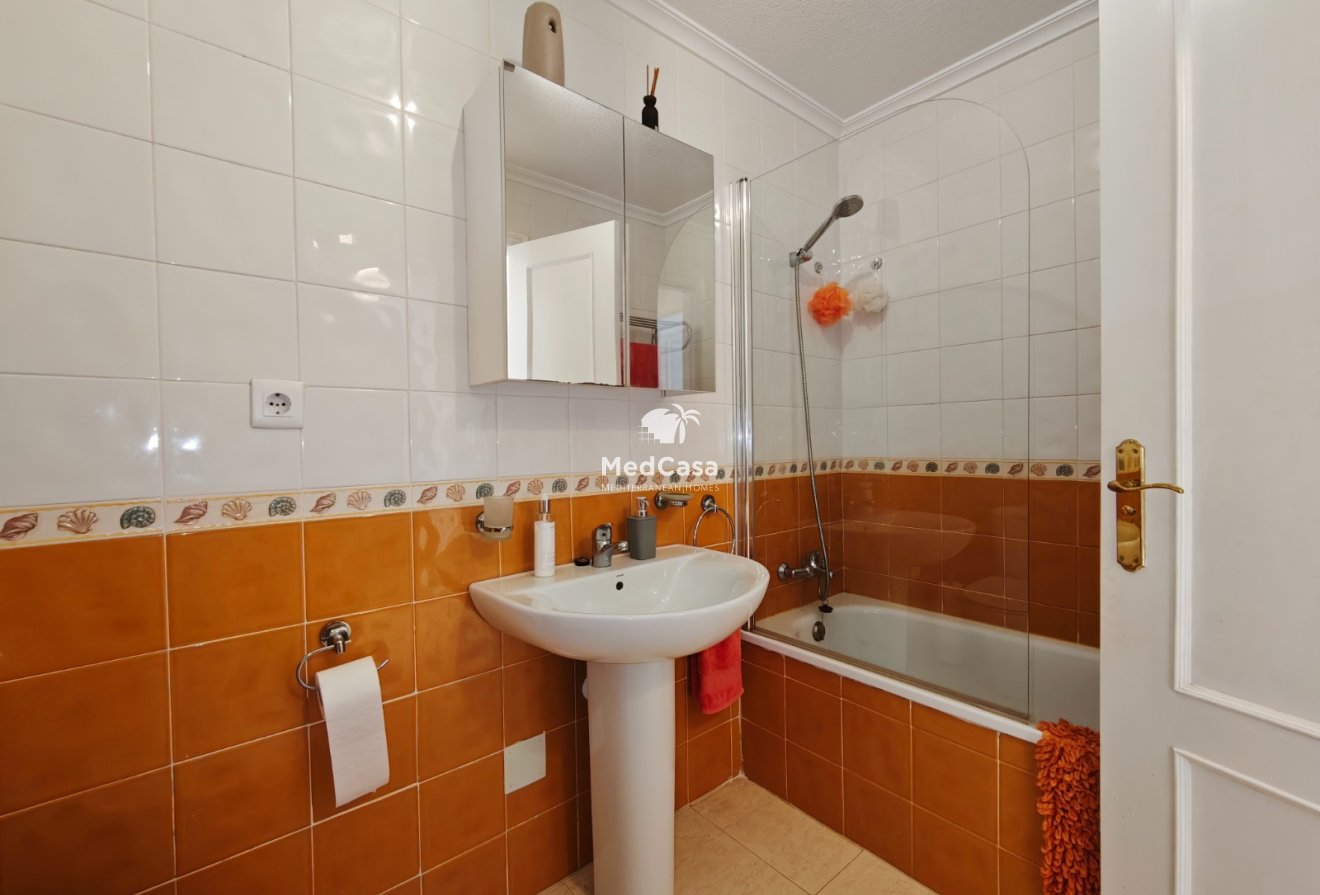 Resale - Apartment -
Algorfa