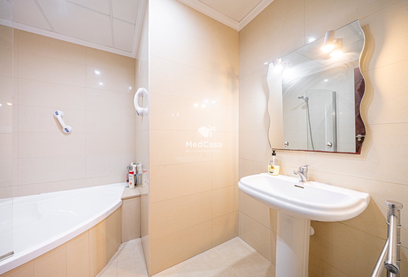 Resale - Townhouse -
Ciudad Quesada - Lo Marabú