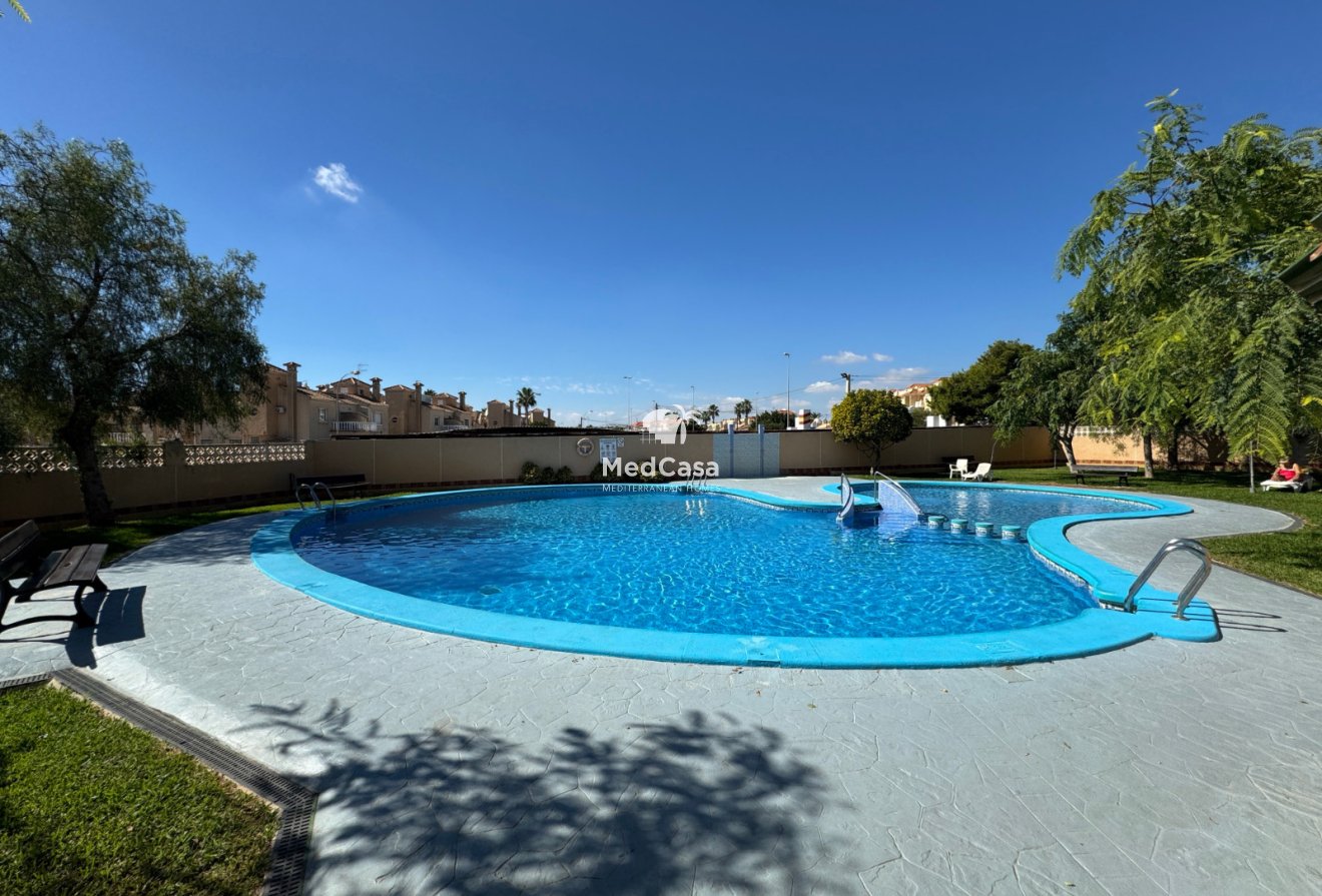 Resale - Apartment -
Orihuela Costa - Los Almendros-La Florida