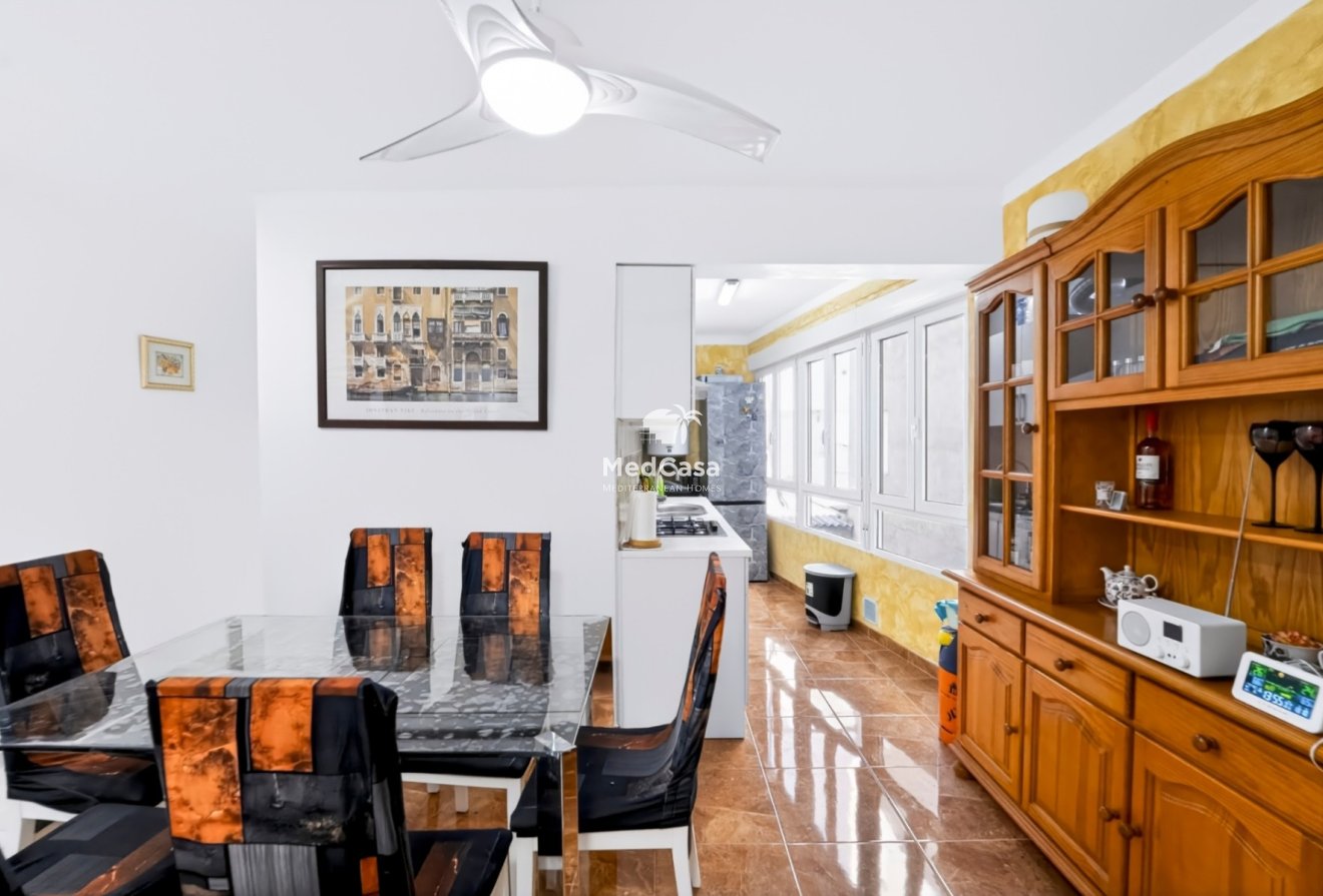 Resale - Apartment -
Guardamar del Segura - Center
