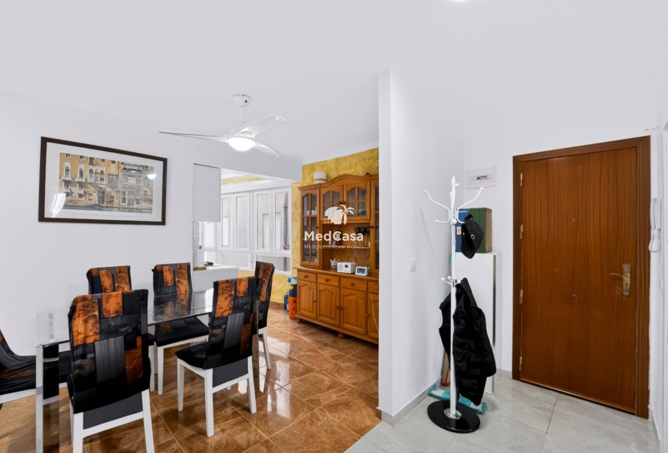 Resale - Apartment -
Guardamar del Segura - Center
