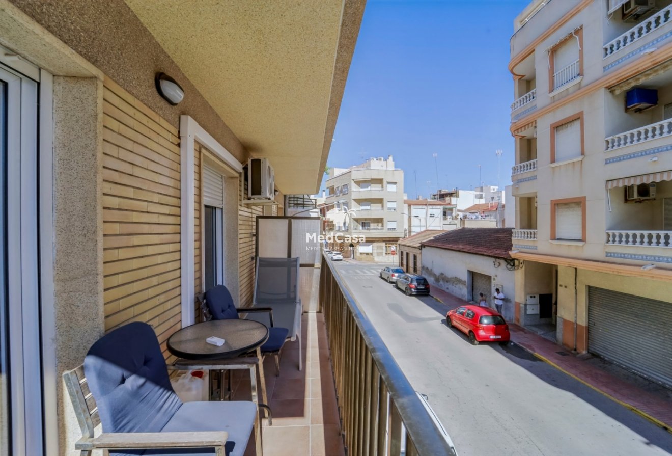 Resale - Apartment -
Guardamar del Segura - Center