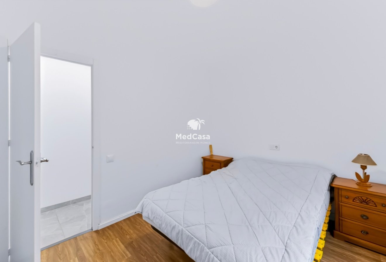 Resale - Apartment -
Guardamar del Segura - Center