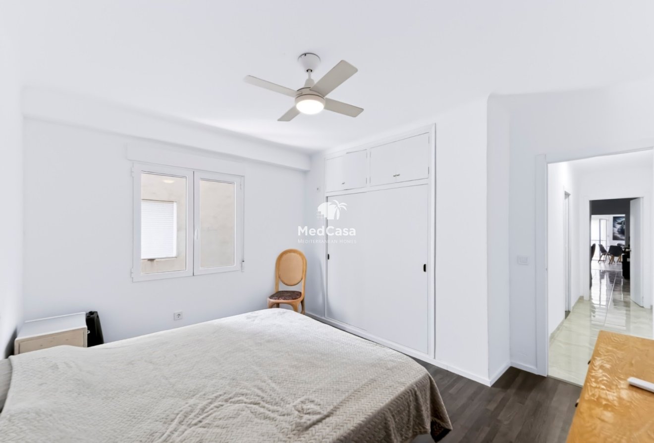 Resale - Apartment -
Guardamar del Segura - Center