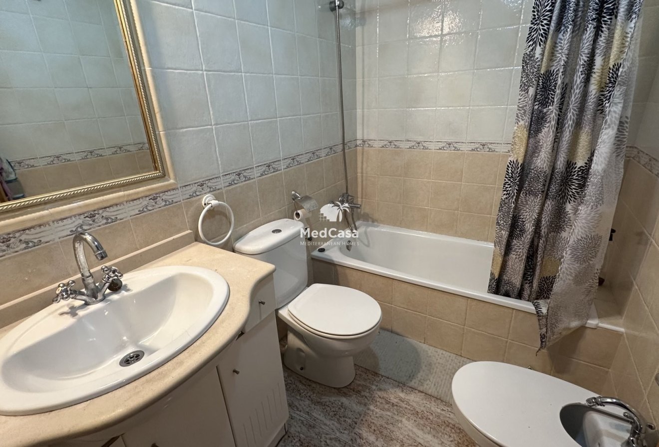 Resale - Apartment -
Guardamar del Segura - Center
