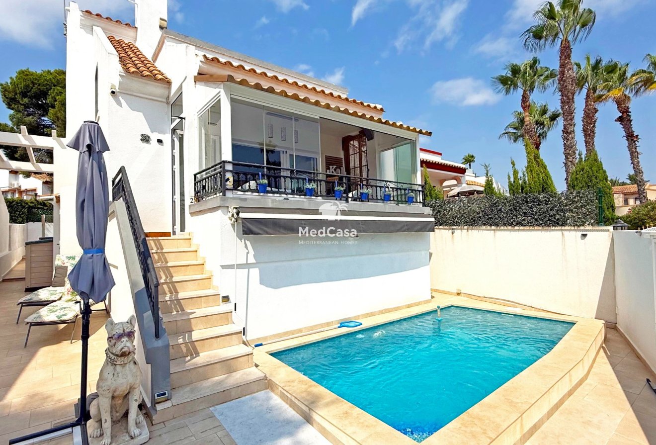 Resale - Villa -
Orihuela Costa - Villamartín