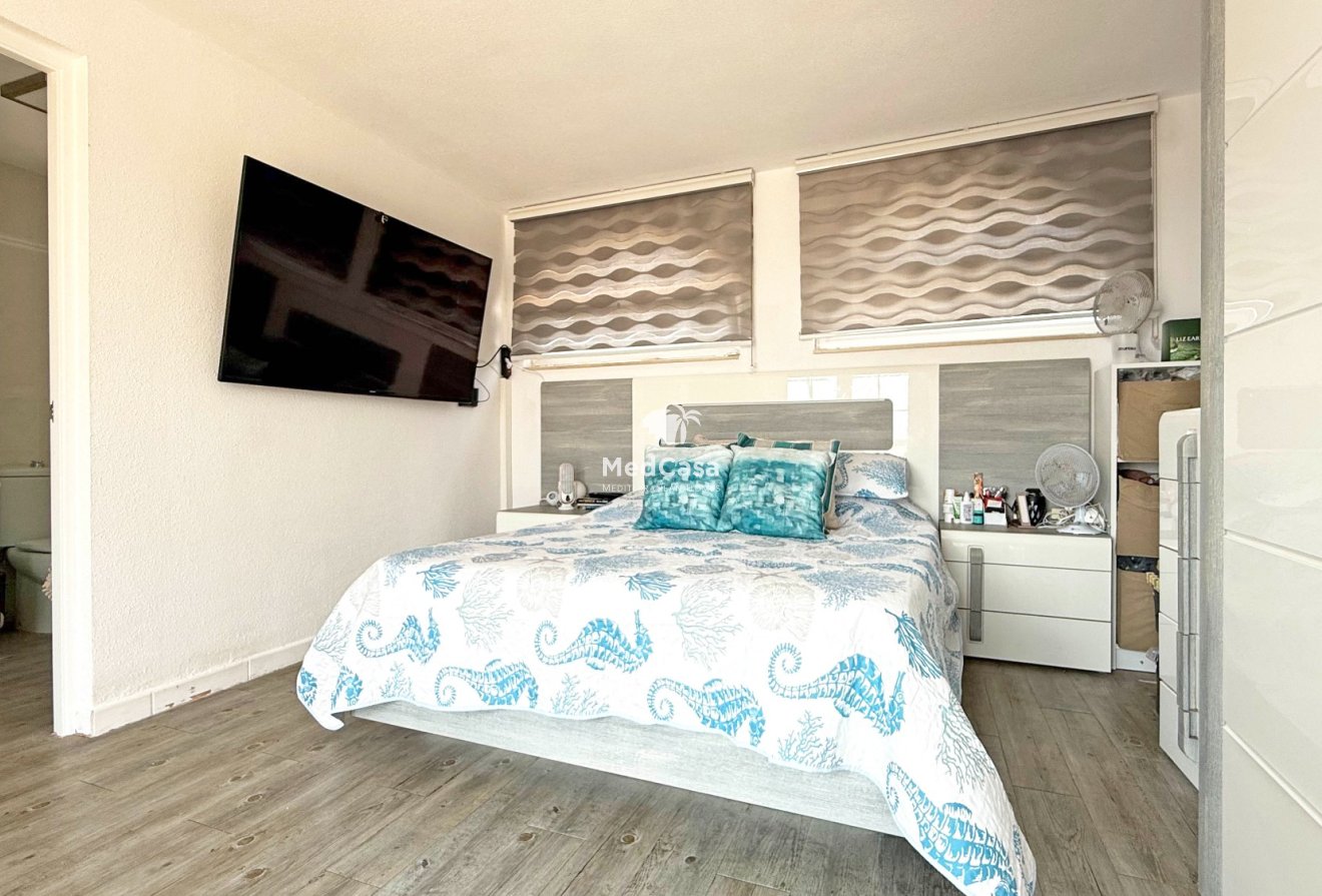 Resale - Villa -
Orihuela Costa - Villamartín