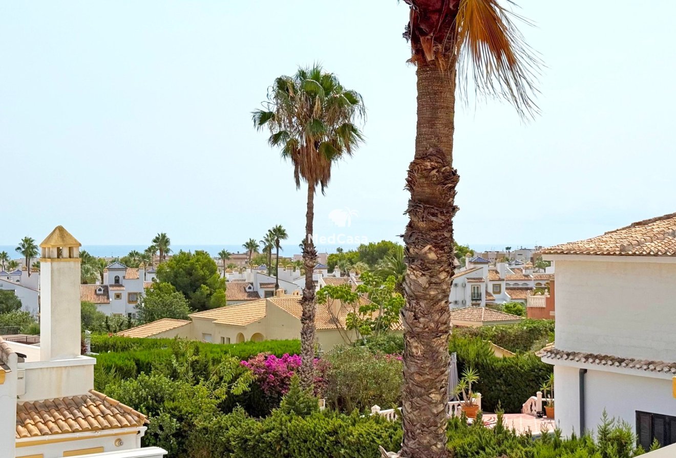 Resale - Villa -
Orihuela Costa - Villamartín