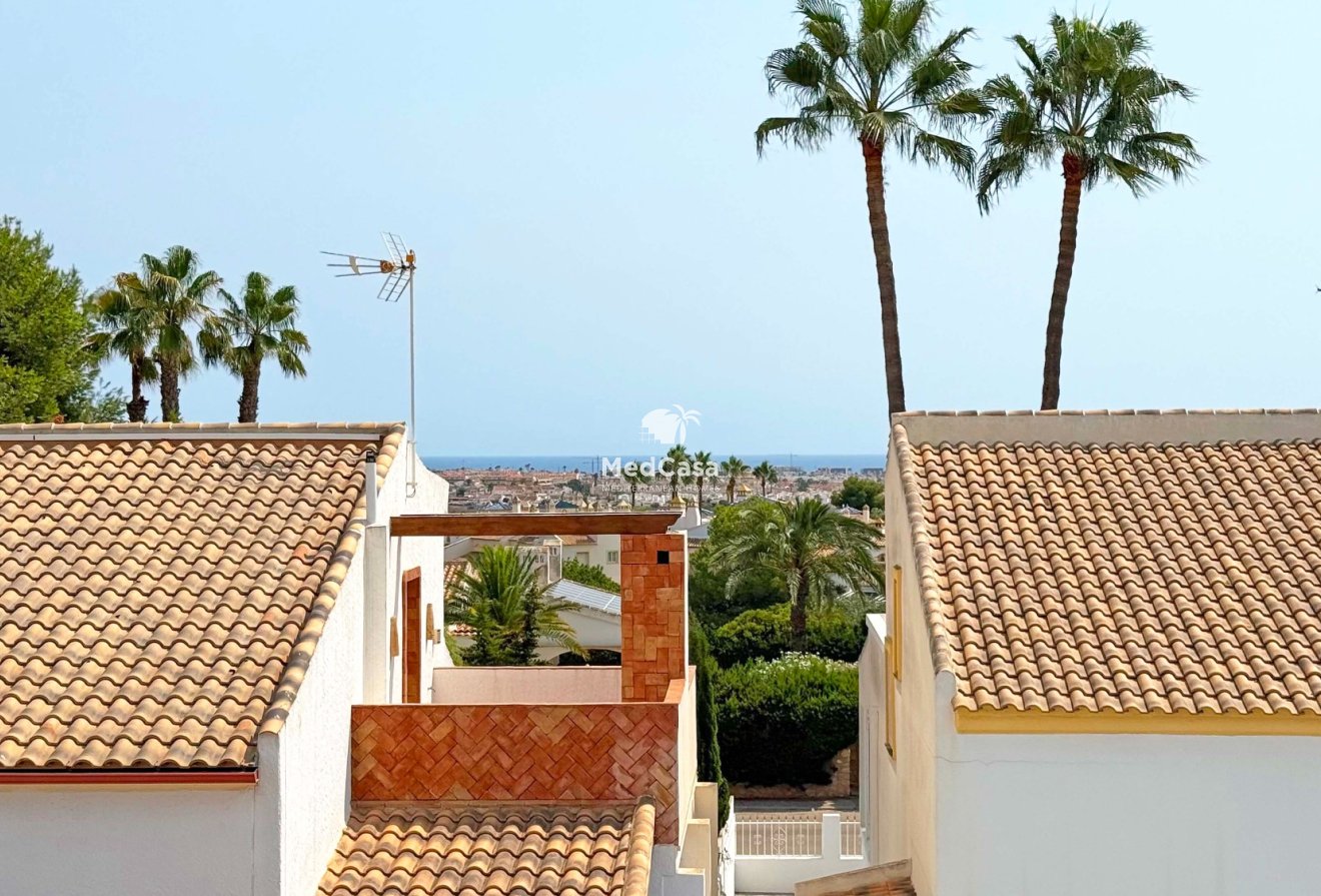 Resale - Villa -
Orihuela Costa - Villamartín
