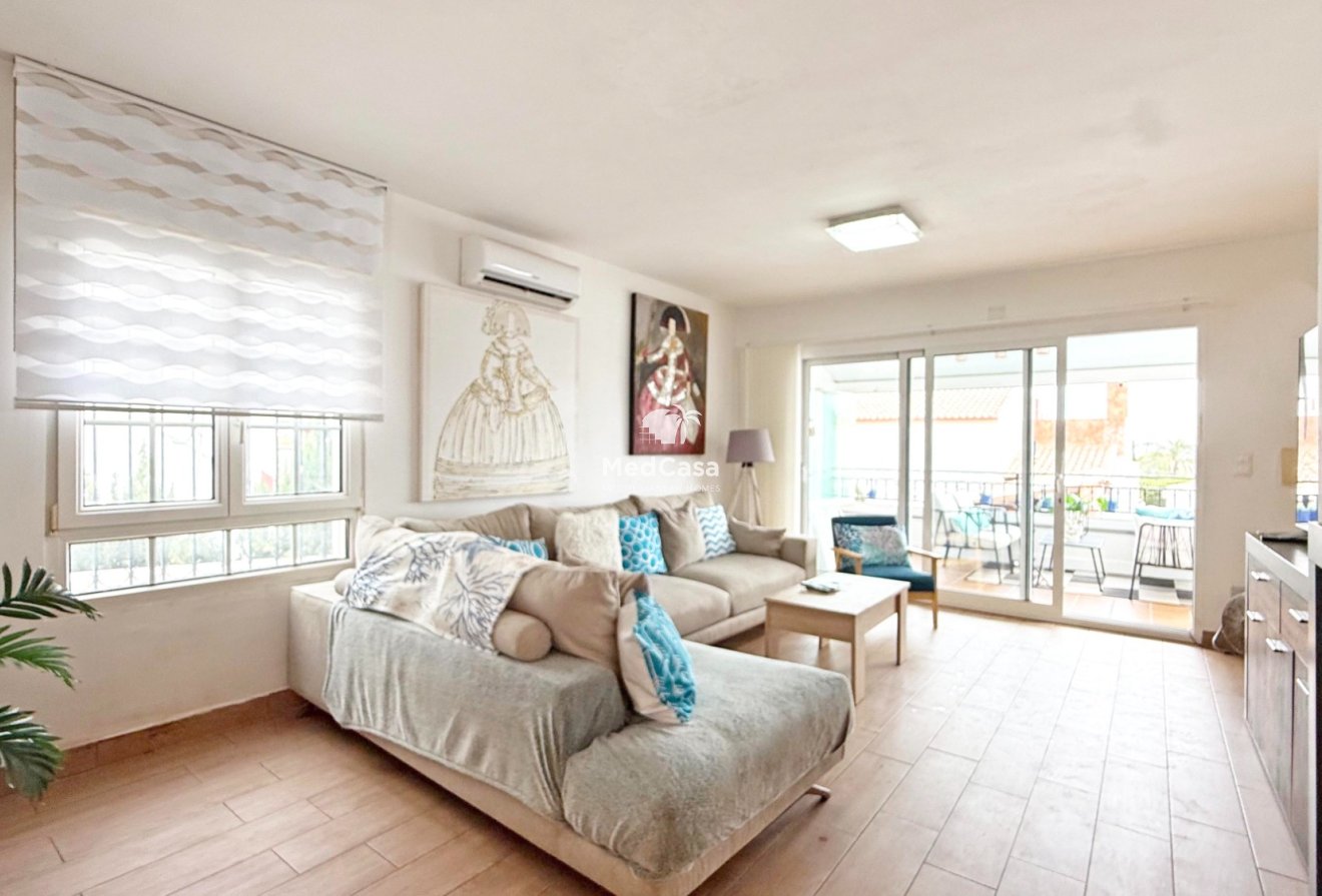 Resale - Villa -
Orihuela Costa - Villamartín