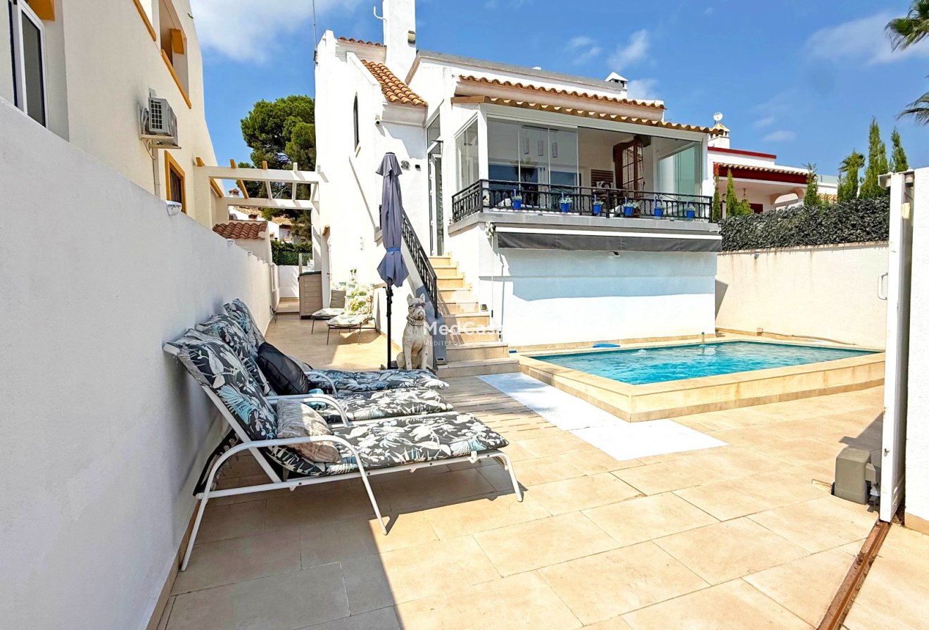 Resale - Villa -
Orihuela Costa - Villamartín