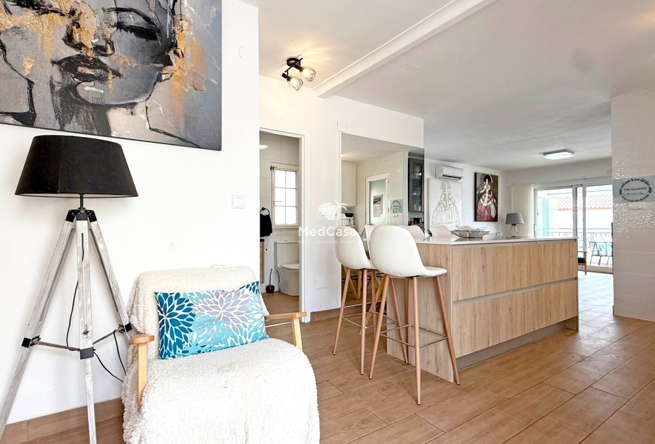 Resale - Villa -
Orihuela Costa - Villamartín