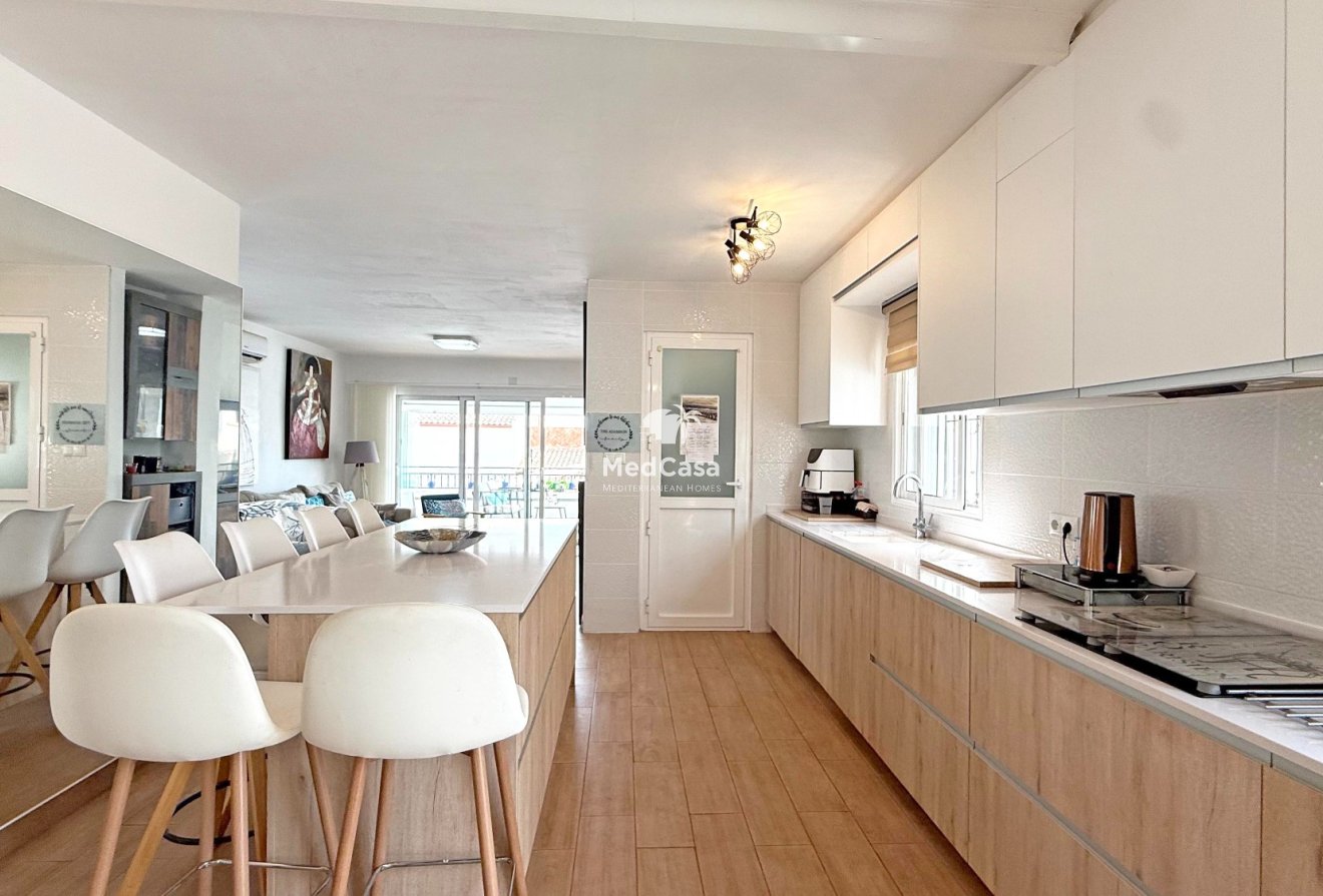 Resale - Villa -
Orihuela Costa - Villamartín