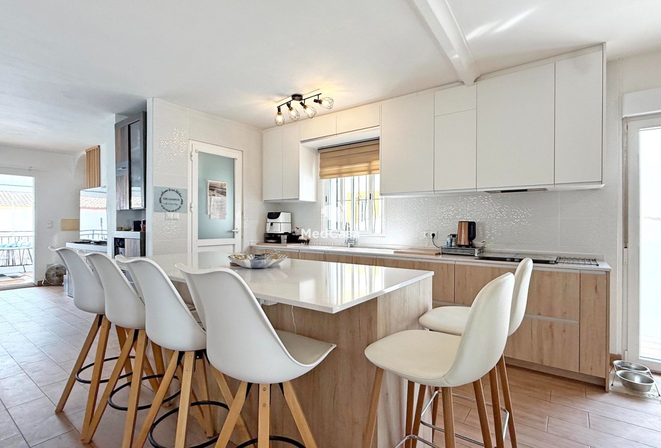 Resale - Villa -
Orihuela Costa - Villamartín