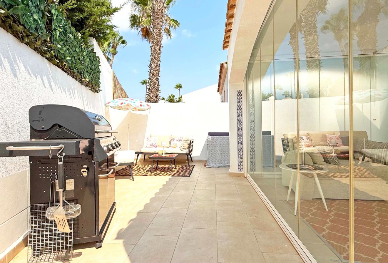 Resale - Villa -
Orihuela Costa - Villamartín