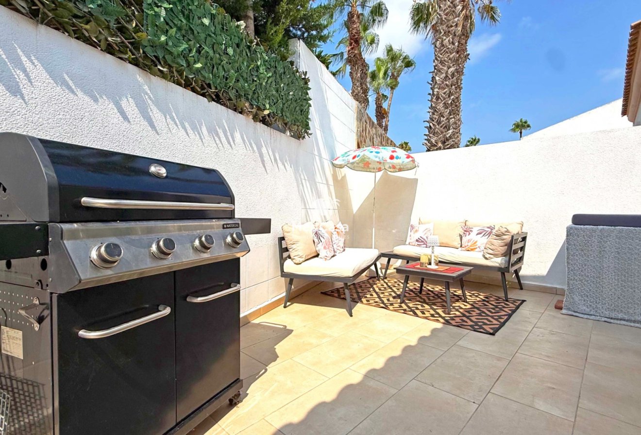 Resale - Villa -
Orihuela Costa - Villamartín