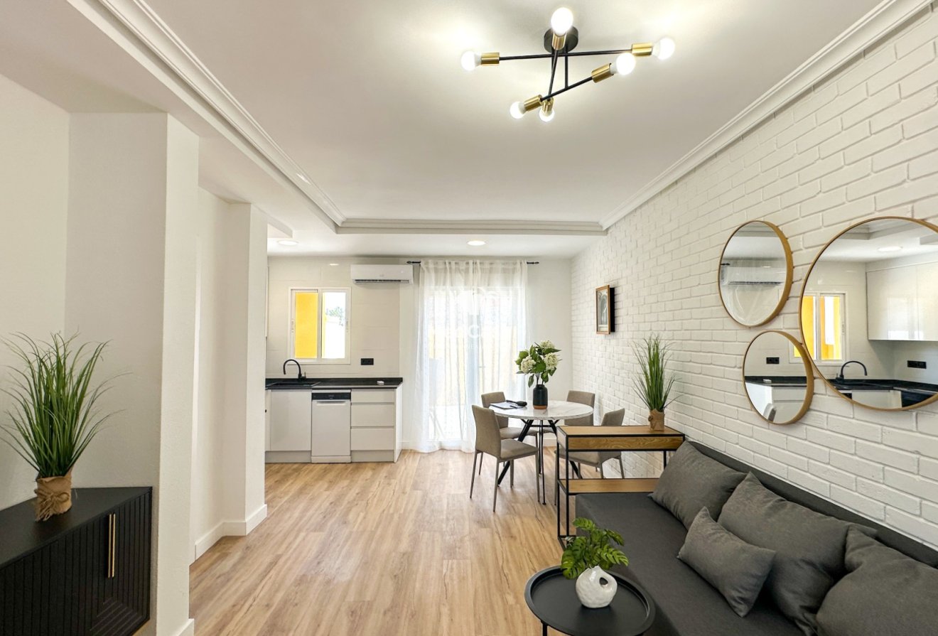 Resale - Townhouse -
Orihuela Costa - La Regia