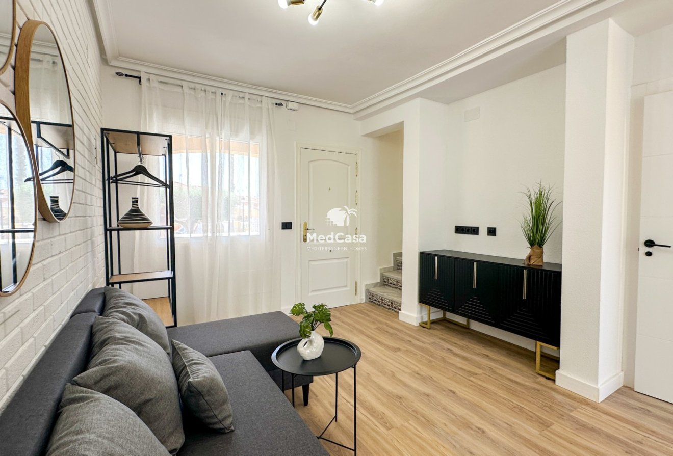 Resale - Townhouse -
Orihuela Costa - La Regia