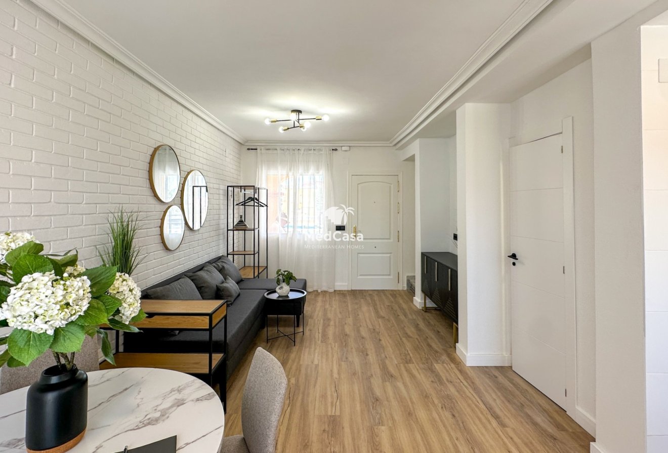 Resale - Townhouse -
Orihuela Costa - La Regia
