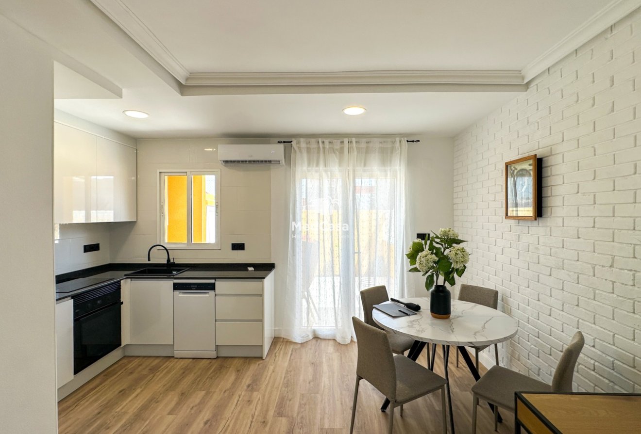 Resale - Townhouse -
Orihuela Costa - La Regia