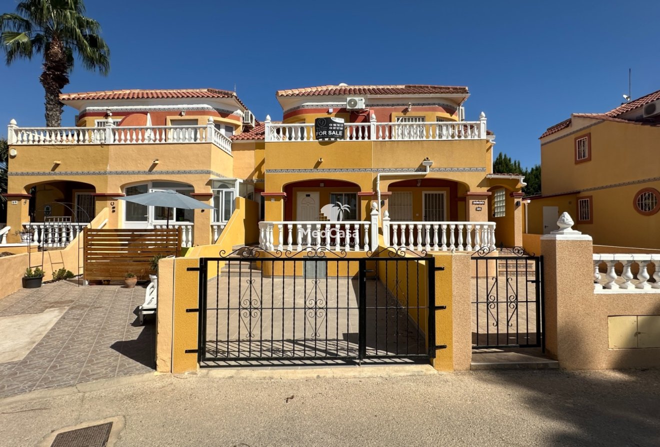 Resale - Townhouse -
Orihuela Costa - La Regia