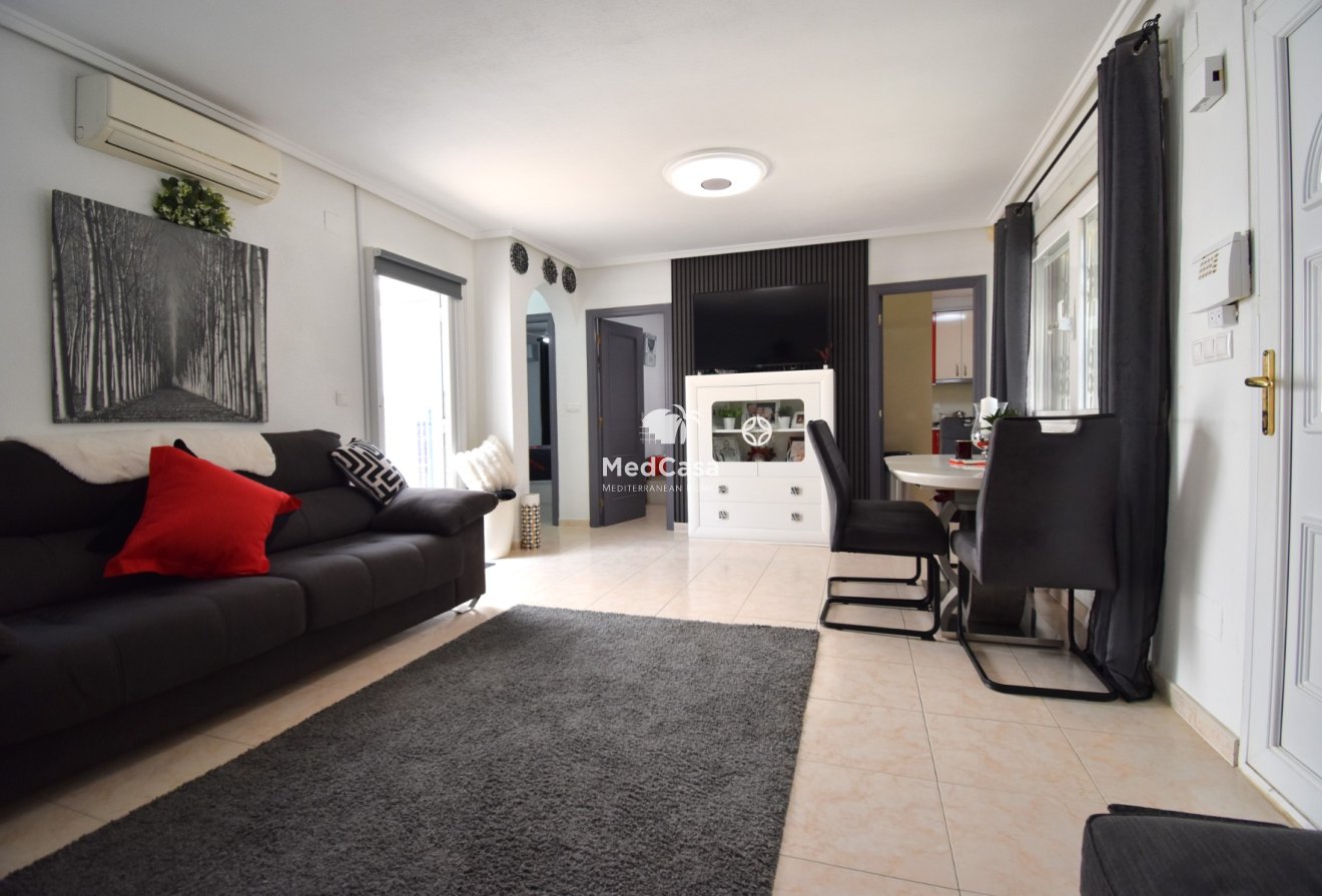 Segunda mano - Villa -
Orihuela Costa - Playa Flamenca