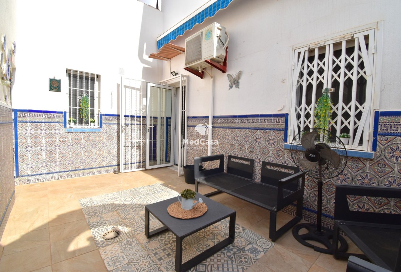 Segunda mano - Villa -
Orihuela Costa - Playa Flamenca