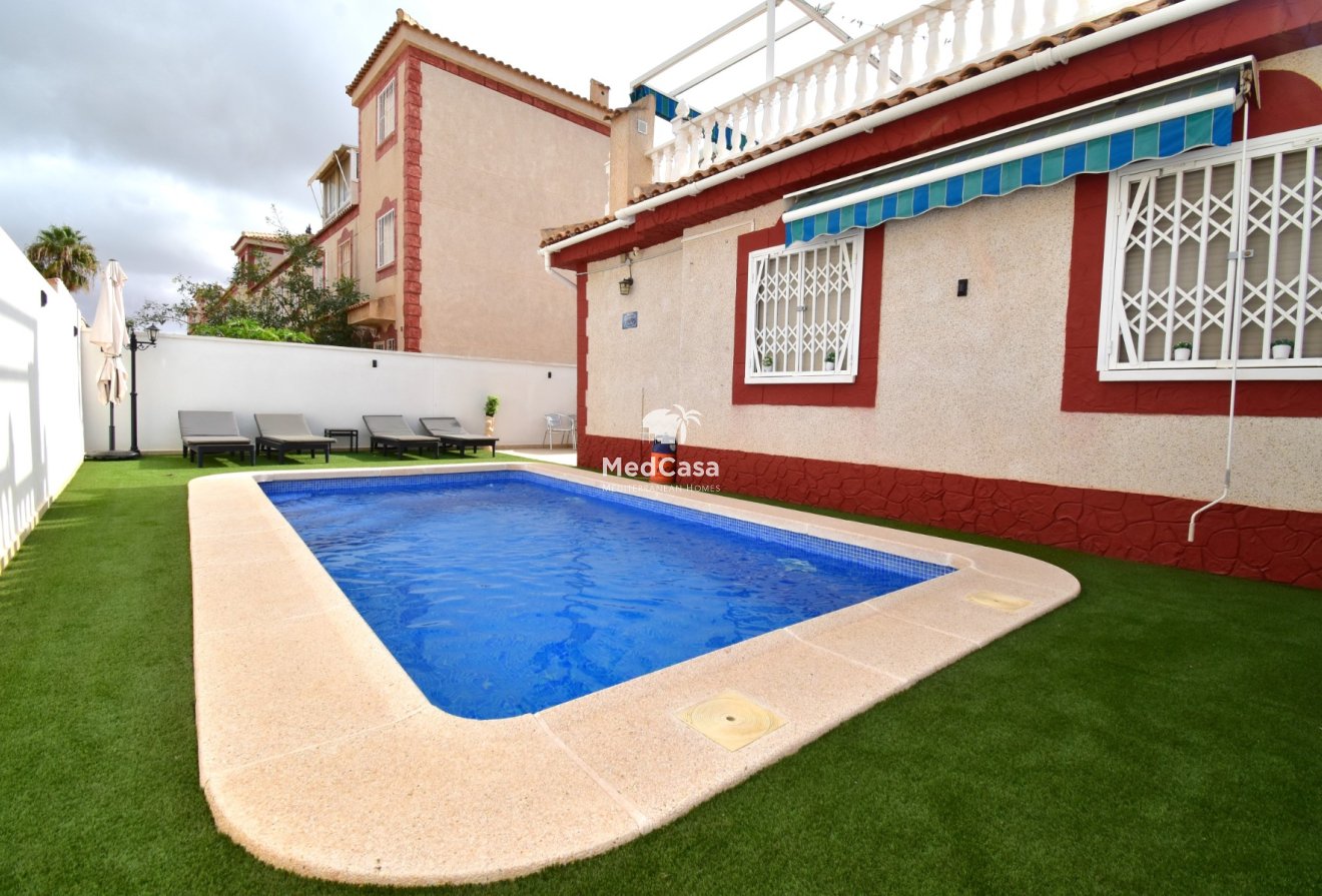 Segunda mano - Villa -
Orihuela Costa - Playa Flamenca
