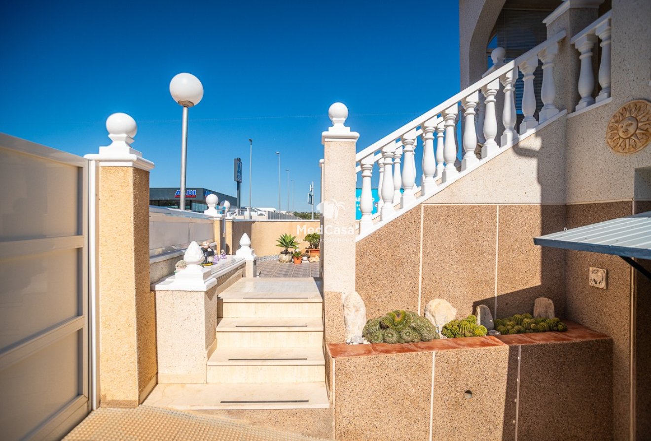 Resale - Villa -
Orihuela Costa - Los Altos