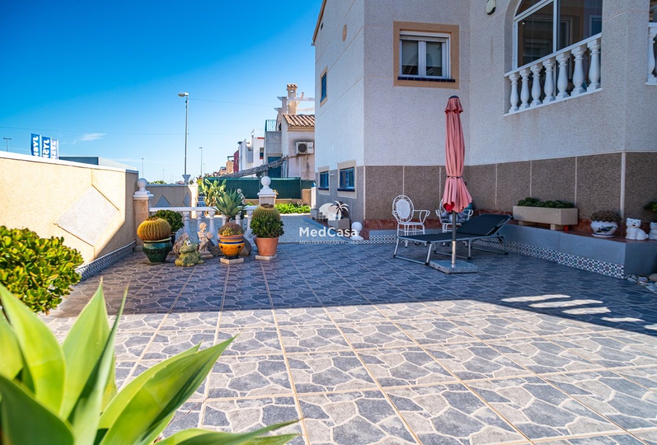 Resale - Villa -
Orihuela Costa - Los Altos