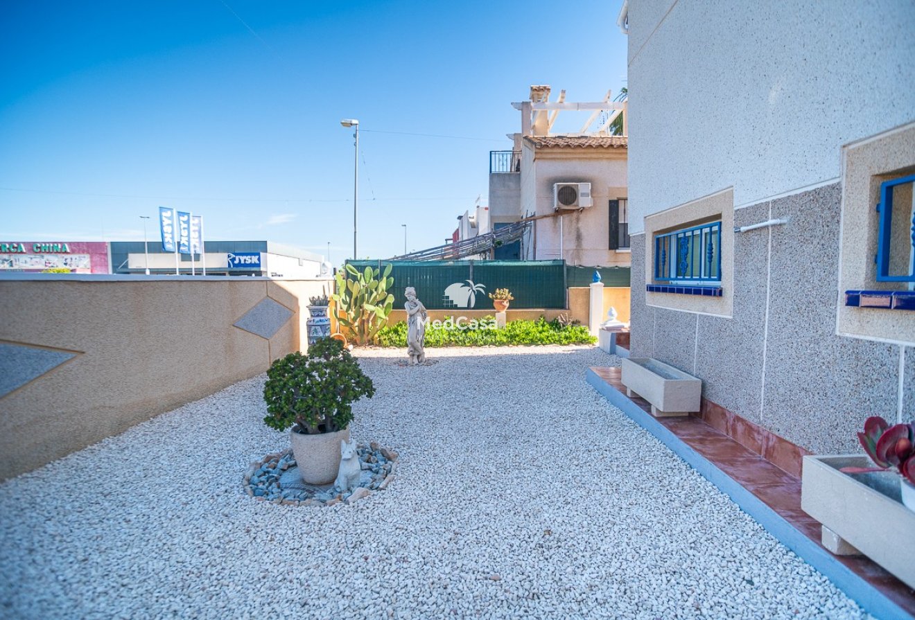 Resale - Villa -
Orihuela Costa - Los Altos