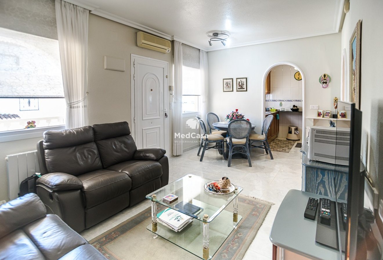 Resale - Villa -
Orihuela Costa - Los Altos