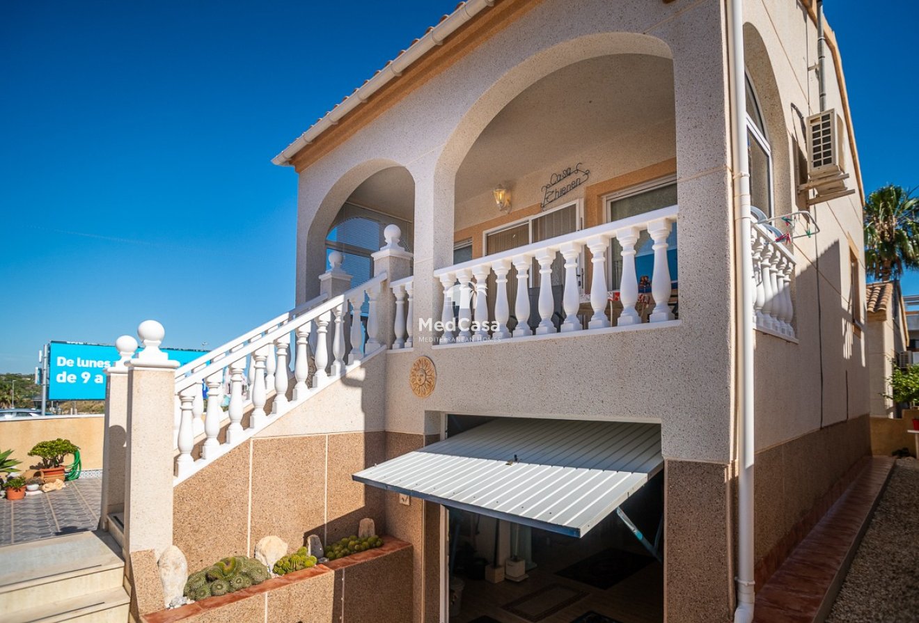 Resale - Villa -
Orihuela Costa - Los Altos