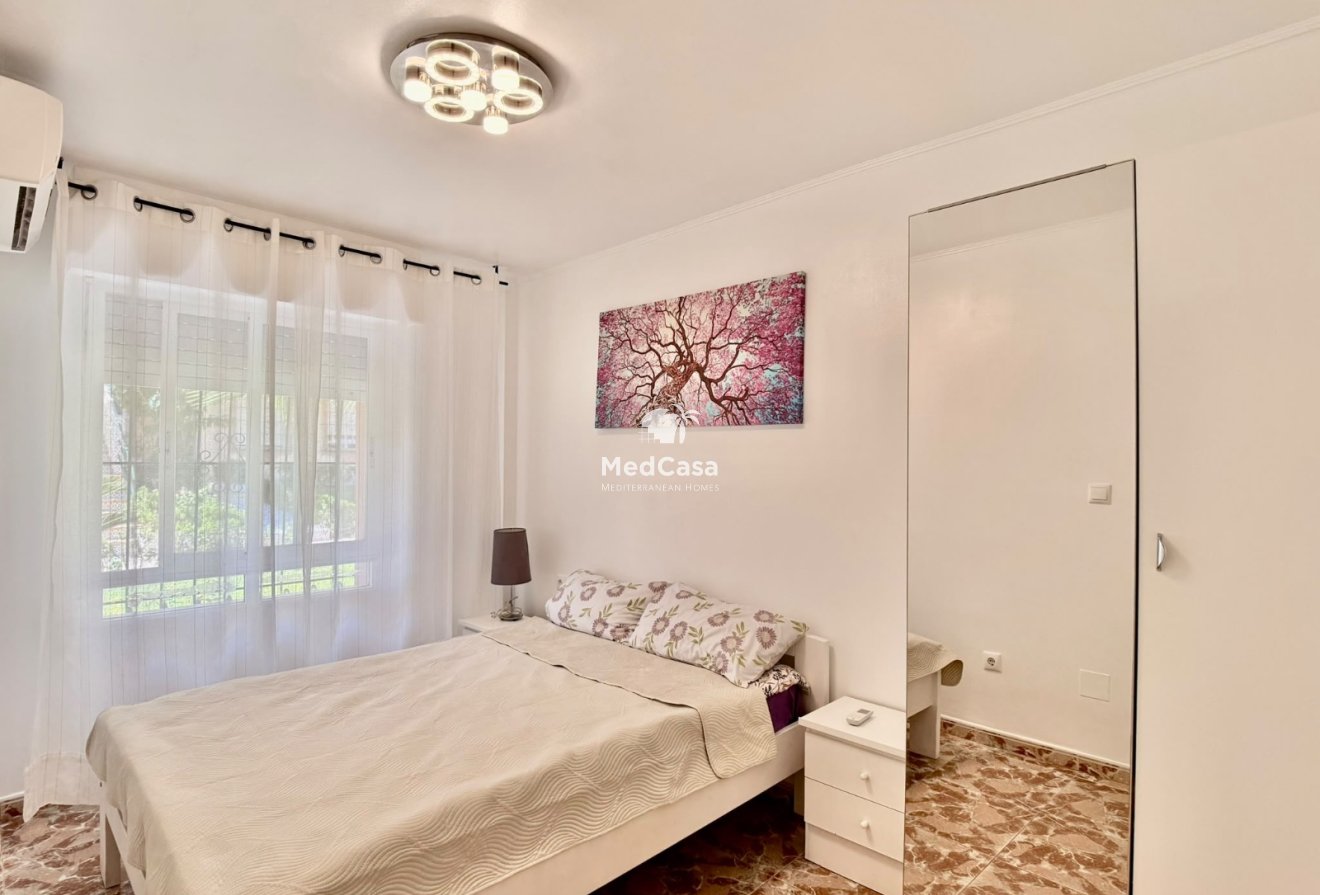 Resale - Apartment -
Torrevieja - La veleta