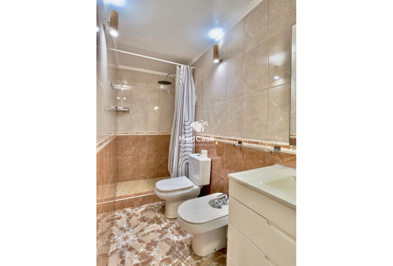 Resale - Apartment -
Torrevieja - La veleta
