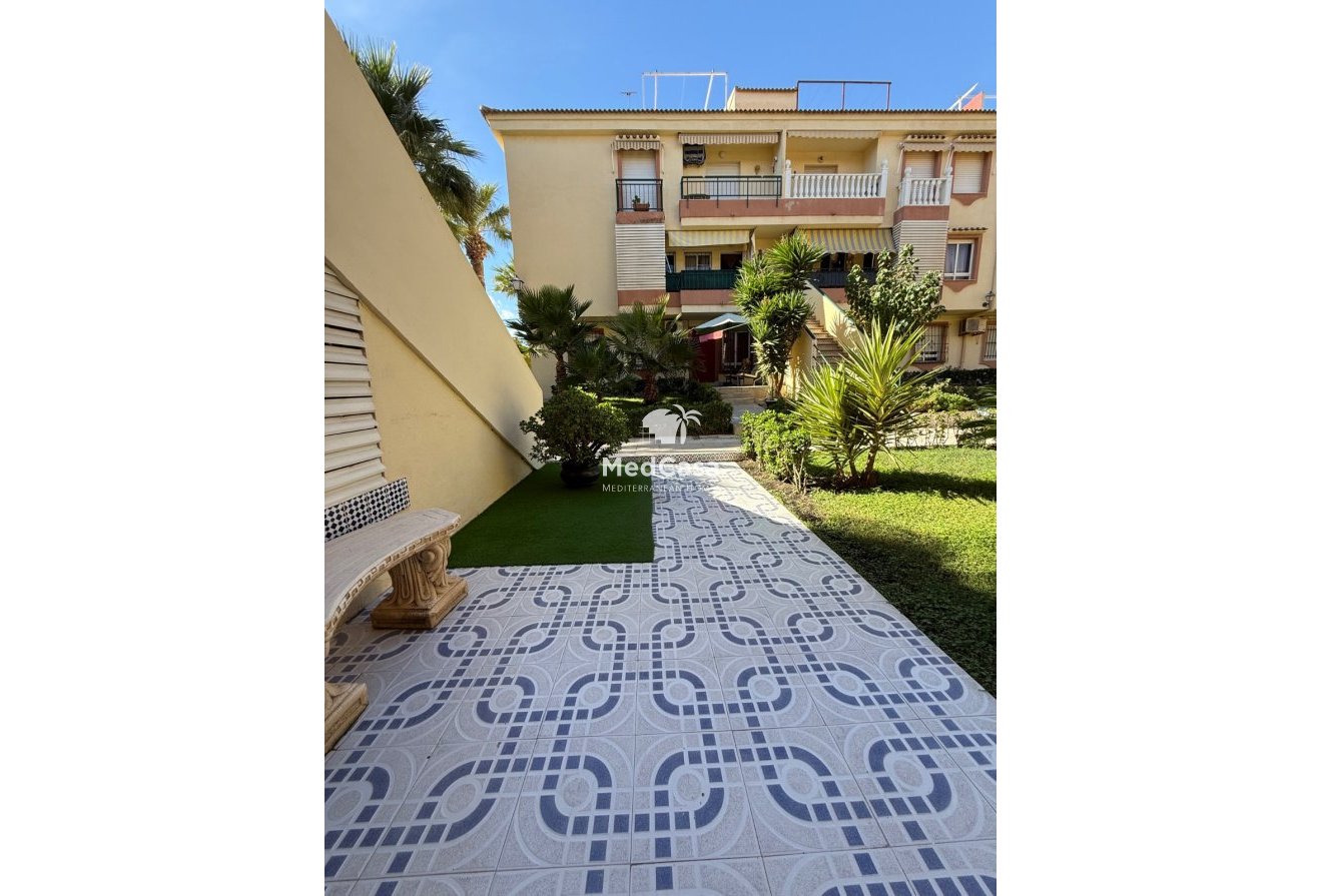 Resale - Apartment -
Torrevieja - La veleta