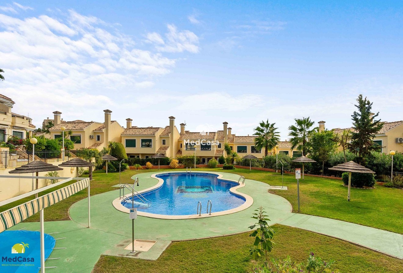 Resale - Townhouse -
Campoamor