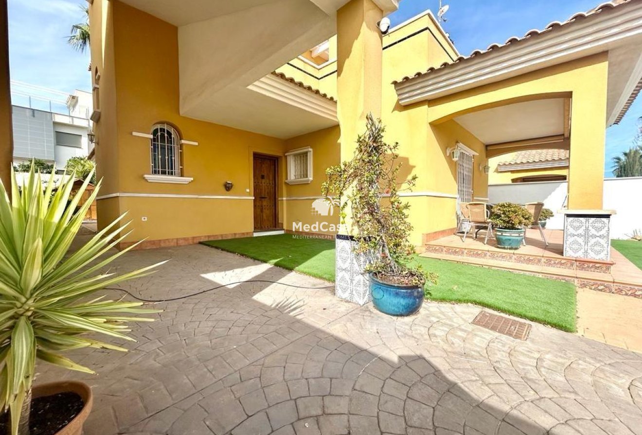 Resale - Villa -
Orihuela Costa - Cabo Roig