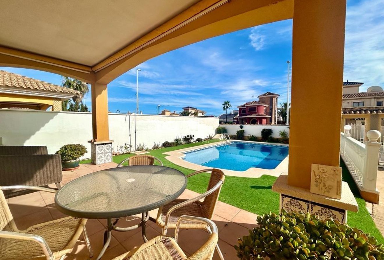 Wiederverkauf - Villa -
Orihuela Costa - Cabo Roig