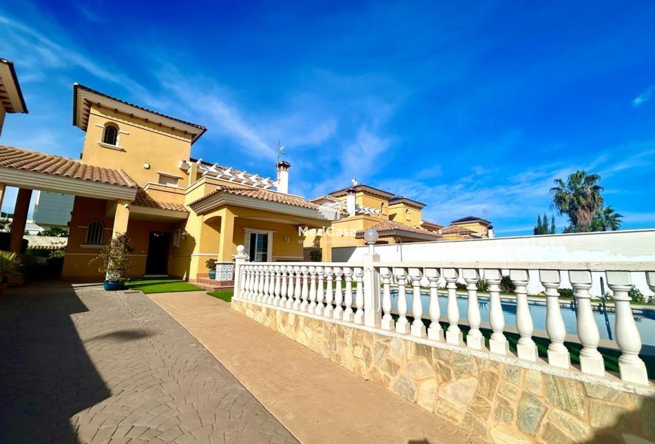 Resale - Villa -
Orihuela Costa - Cabo Roig