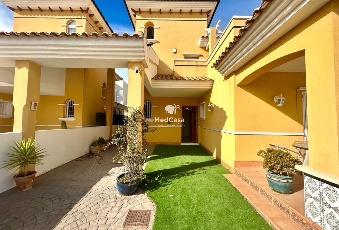 Resale - Villa -
Orihuela Costa - Cabo Roig