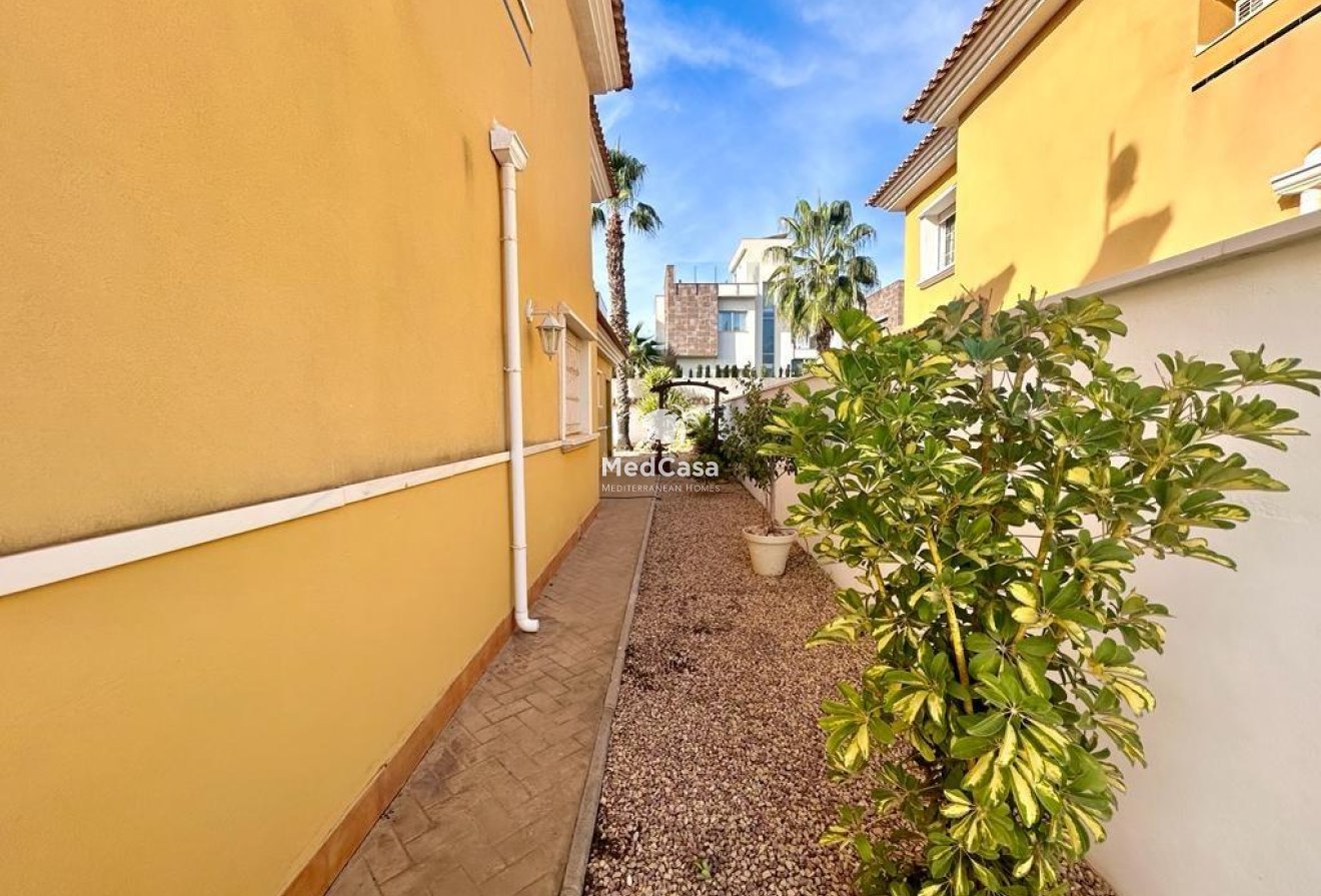 Resale - Villa -
Orihuela Costa - Cabo Roig