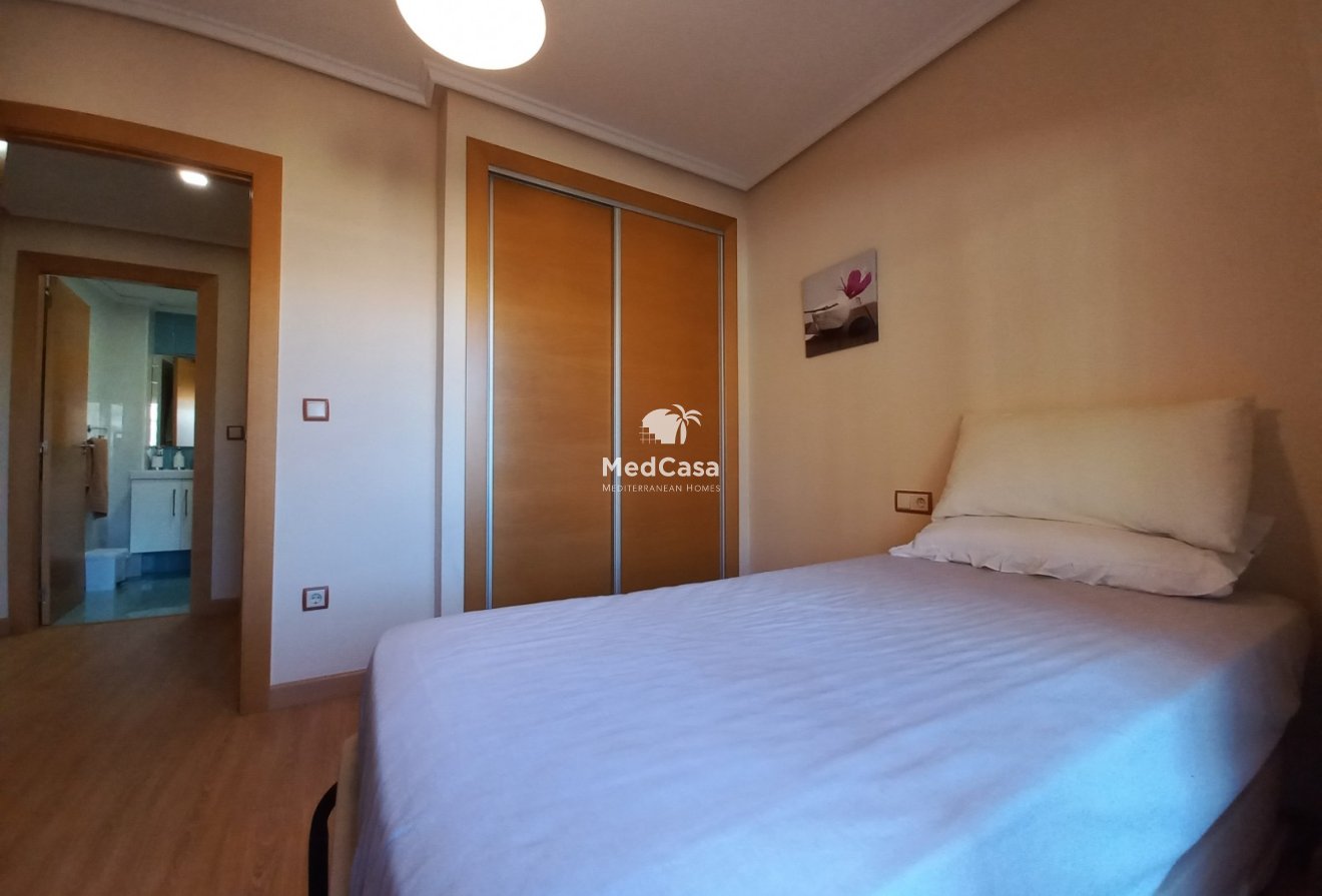 Resale - Ground floor apartment -
Formentera del Segura
